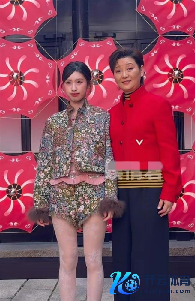 徐帆给杨紫先容犬子 红毯温存时间