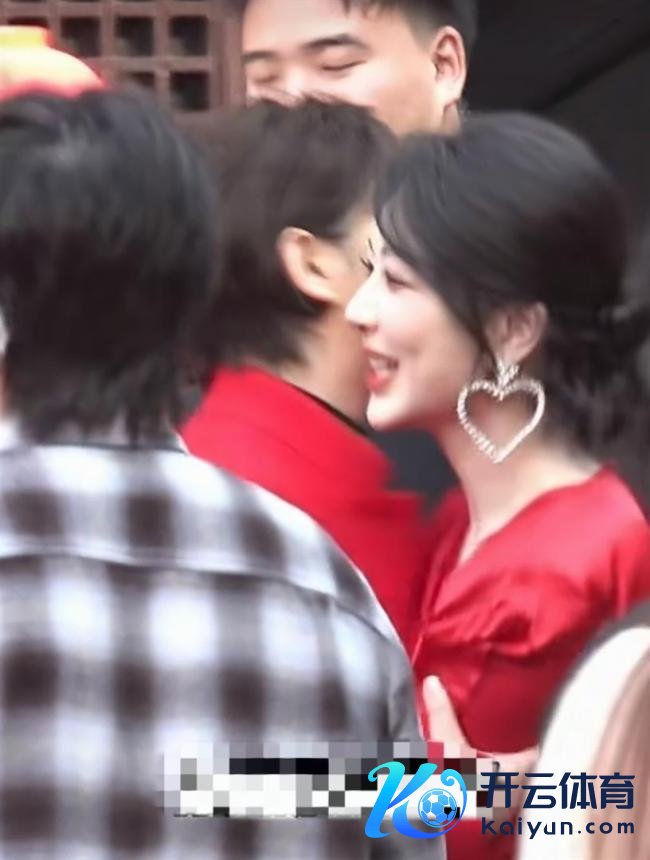 徐帆给杨紫先容犬子 红毯温存时间